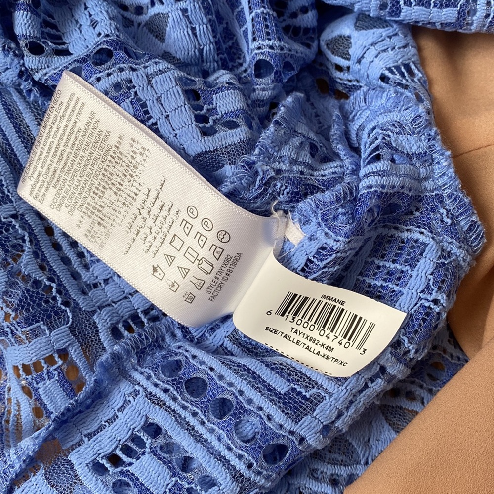 ❤️ BCBG Blue Lace Blouse Top Size XS NWOT - Picture 6 of 9